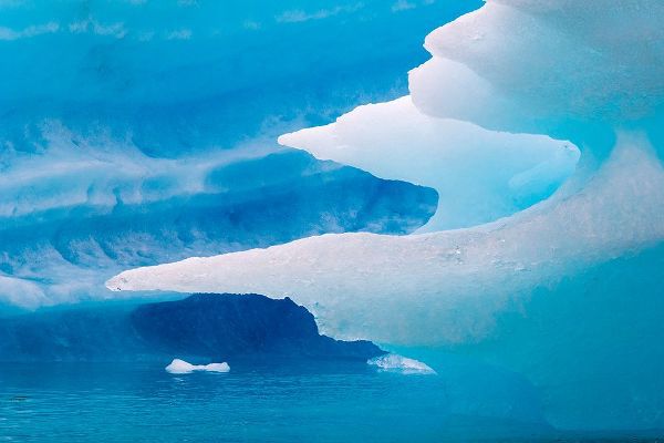 Su, Keren 아티스트의 Close up of blue ice in the fjord of Narsarsuaq-Greenland작품입니다.